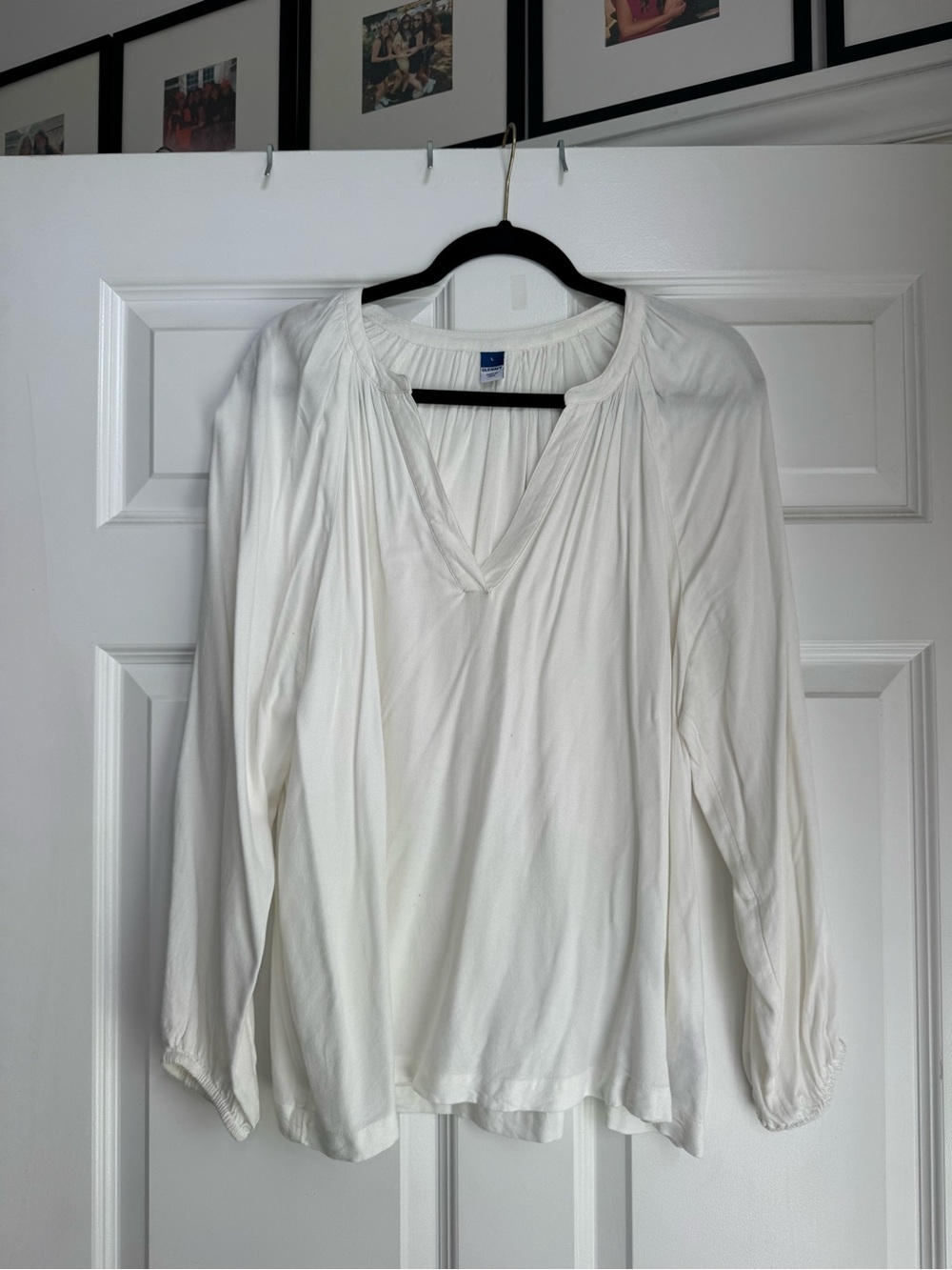 Old Navy White Long-Sleeve V-Neck Peasant Blouse